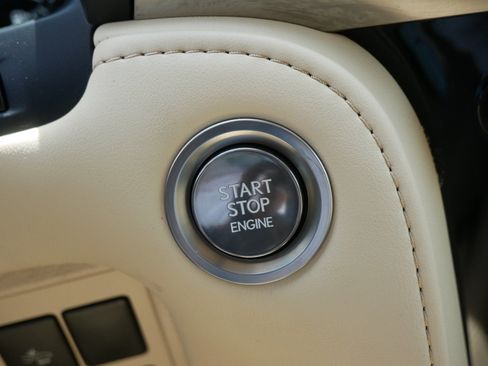 Used 2021 Lexus LX 570 4WD w/ Luxury Package image 34