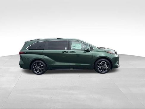 New 2026 Toyota Sienna Platinum image 7