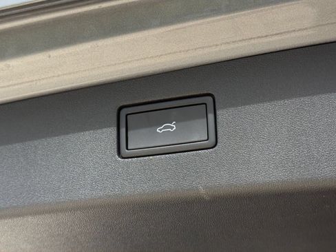 Used 2026 Volkswagen Tiguan SE AWD/4WD image 19