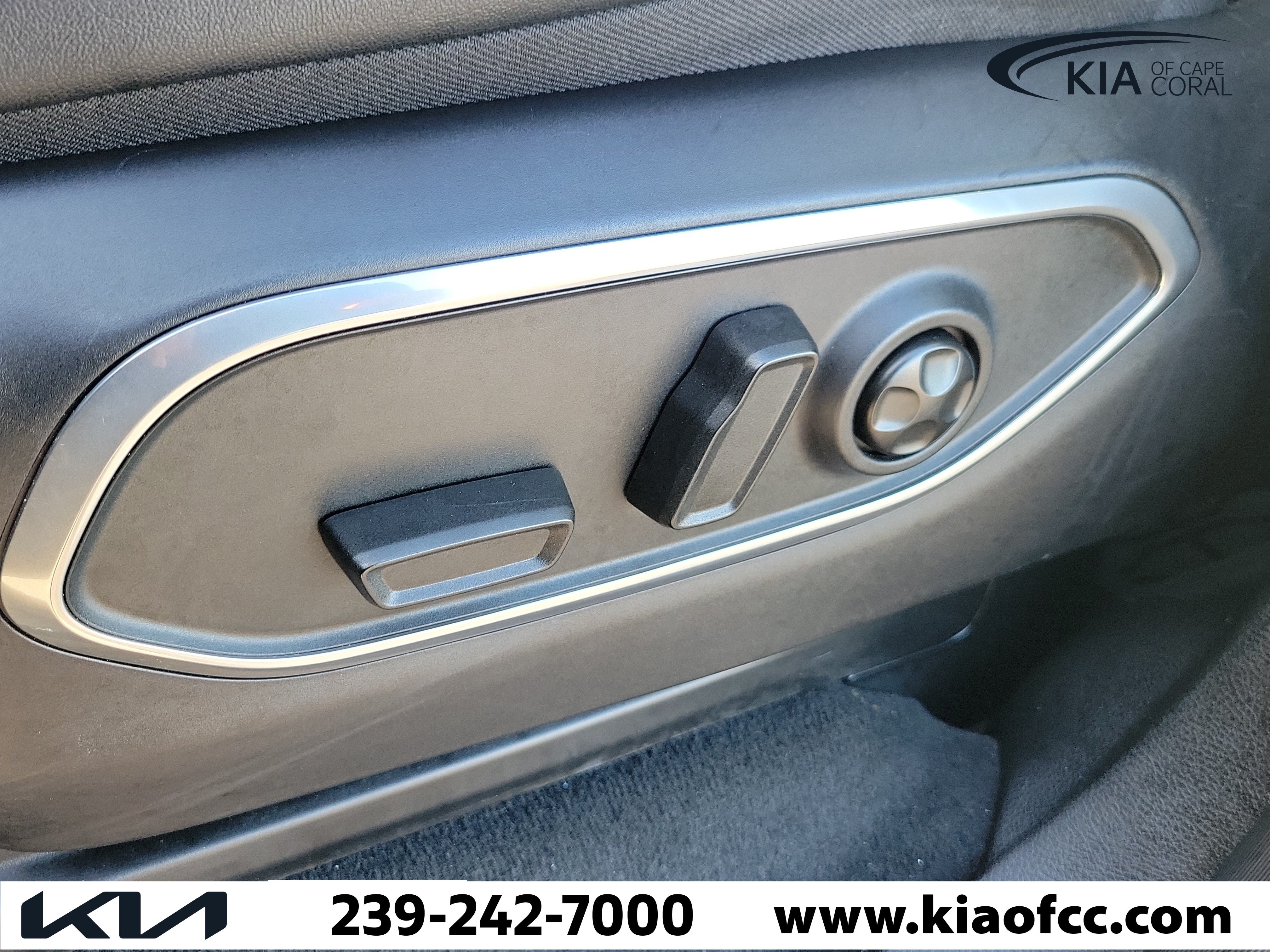 Used 2024 Jeep Wagoneer L Series III w/ Flexible Seating Group AWD/4WD image 23