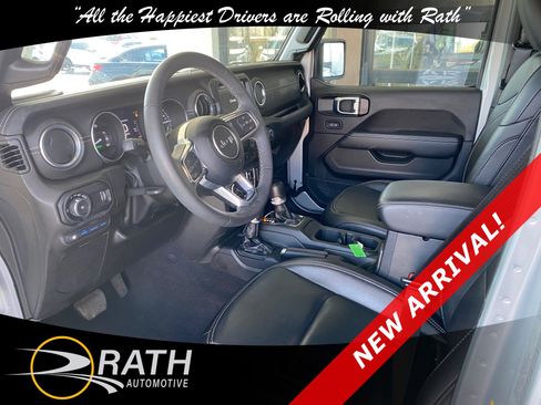 Used 2023 Jeep Wrangler Sahara image 12