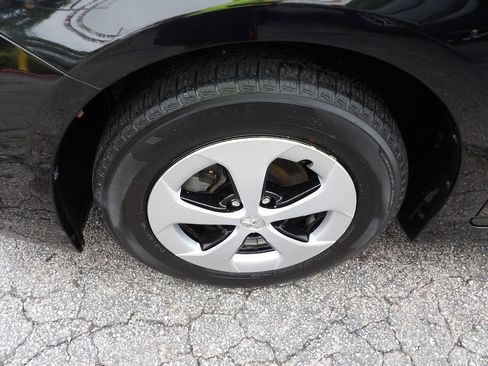 Used 2013 Toyota Prius Two image 5