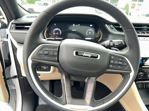 New 2025 Jeep Grand Cherokee Limited w/ Luxury Tech Group II image 10