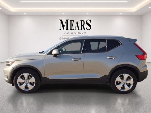 Used 2022 Volvo XC40 T5 Momentum AWD/4WD image 3