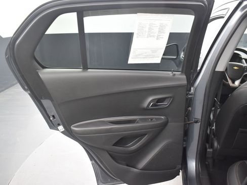 Used 2019 Chevrolet Trax LT w/ LT Convenience Package image 9