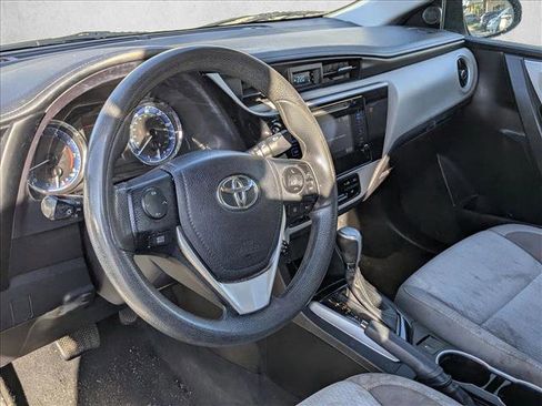 Used 2018 Toyota Corolla LE image 11