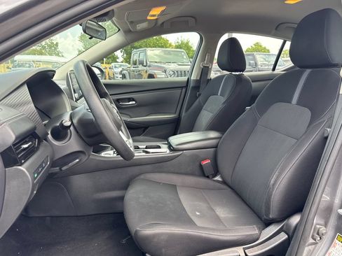Used 2024 Nissan Sentra SV FWD image 12