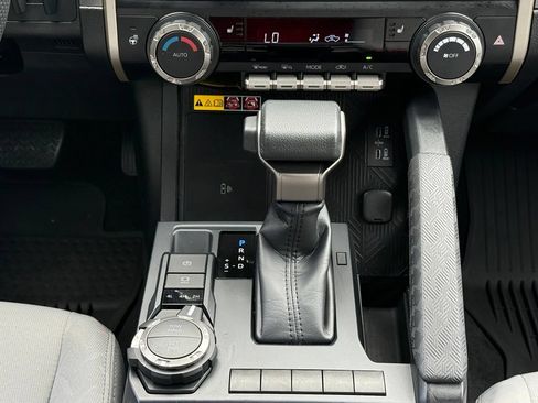 Certified 2025 Toyota Tacoma SR5 AWD/4WD image 27