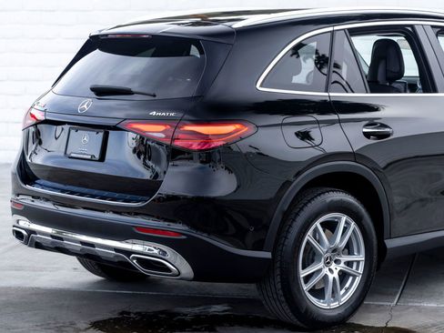 Used 2023 Mercedes-Benz GLC 300 4MATIC image 11