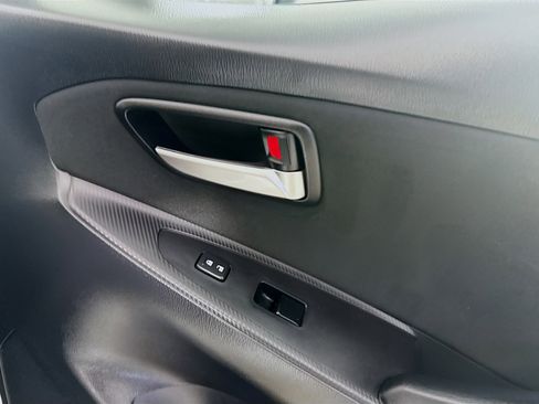 Used 2019 Toyota Yaris L image 31