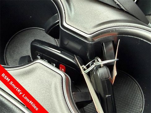 Used 2024 Toyota Camry SE image 30