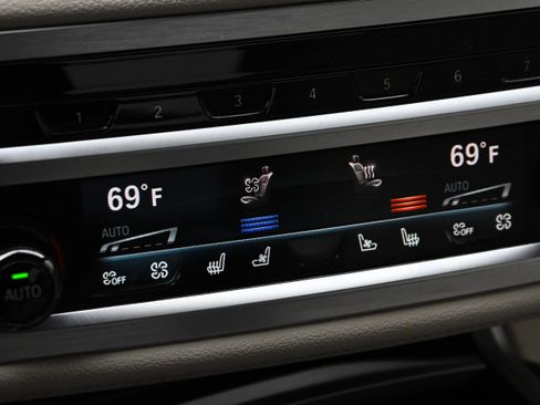 Used 2022 BMW 750i xDrive w/ Executive Package image 19