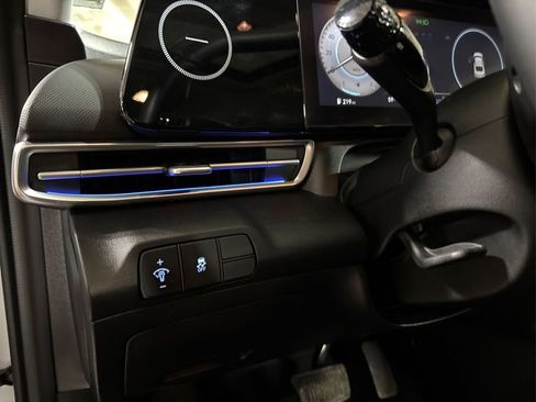 Used 2024 Hyundai Elantra SEL w/ Convenience Package image 36