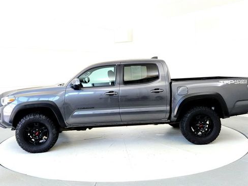 Used 2021 Toyota Tacoma TRD Off-Road w/ Technology Package AWD/4WD image 3