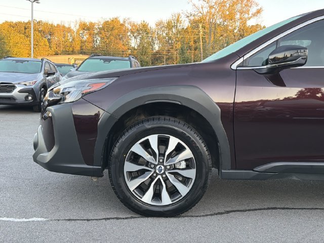Used 2025 Subaru Outback Limited AWD/4WD image 9