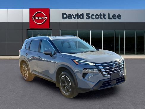 Used 2026 Nissan Rogue SV w/ SV Premium Package image 4