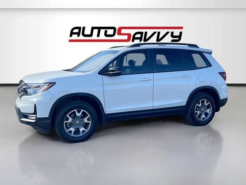 Used 2023 Honda Passport TrailSport image 3