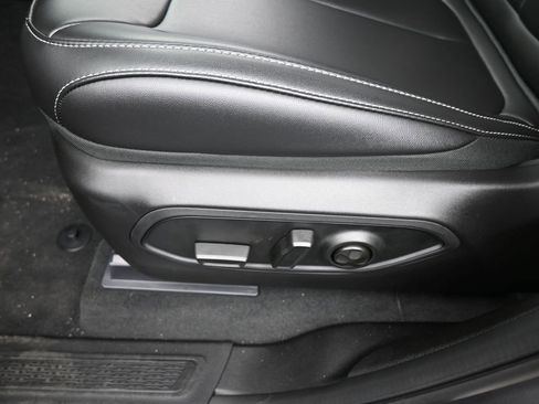 Used 2025 Jeep Grand Cherokee L Limited w/ Black Appearance Package image 15