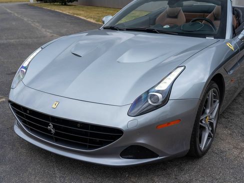 Used 2017 Ferrari California T RWD image 27