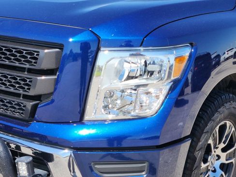 Used 2022 Nissan Titan SV image 5
