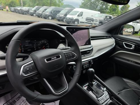 Used 2024 Jeep Compass Limited AWD/4WD image 9