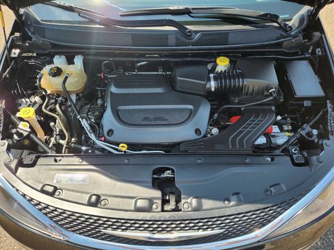 Used 2020 Chrysler Voyager Lxi image 27