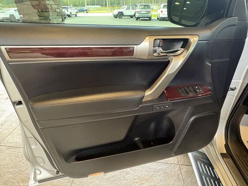 Used 2014 Lexus GX 460 w/ Premium Package AWD/4WD image 22