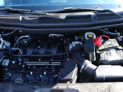 Used 2018 Ford Explorer XLT w/ Equipment Group 202A AWD/4WD image 28