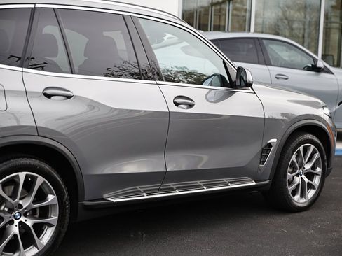 Used 2025 BMW X5 sDrive40i w/ Climate Comfort Package image 9