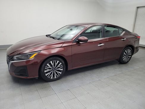 Used 2023 Nissan Altima 2.5 SV image 2