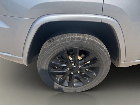 Used 2017 Jeep Grand Cherokee Altitude AWD/4WD image 27