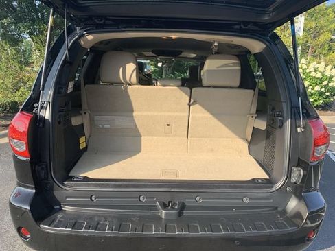 Used 2017 Toyota Sequoia Platinum AWD/4WD image 34