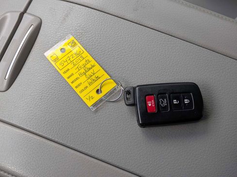 Used 2018 Toyota Highlander XLE image 35