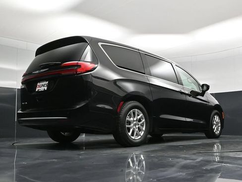 Certified 2024 Chrysler Pacifica Touring-L FWD image 56