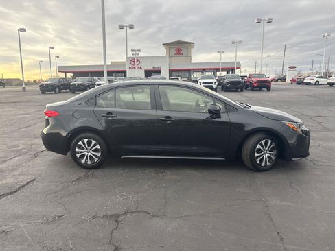 Used 2022 Toyota Corolla LE image 9