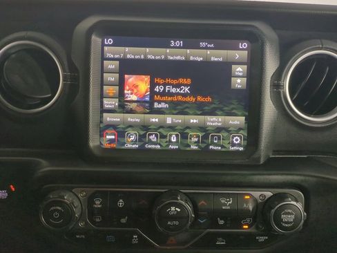 Used 2022 Jeep Wrangler Unlimited Sahara w/ Cold Weather Group image 20