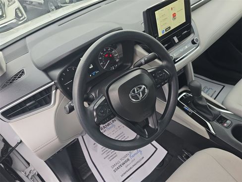 Used 2025 Toyota Corolla Cross L image 19