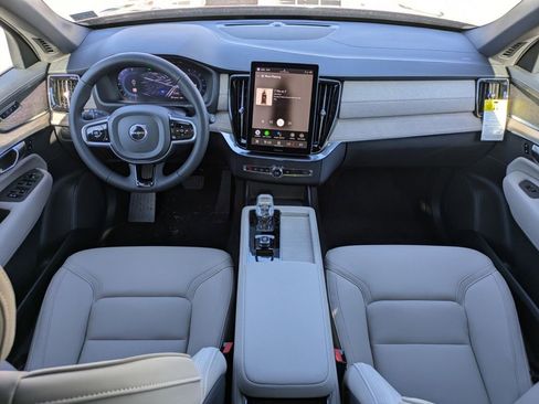 New 2025 Volvo XC90 B6 Core w/ Climate Package AWD/4WD image 16