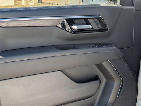 New 2026 Chevrolet Suburban LS image 18