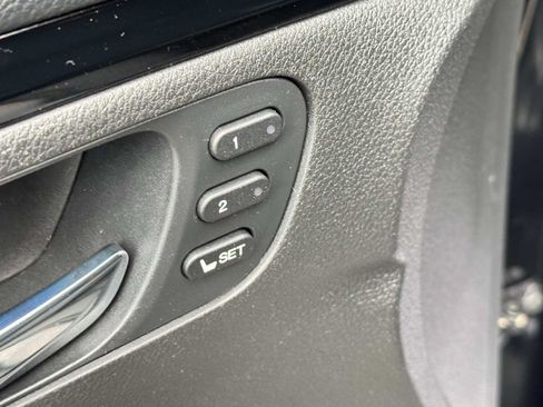 Used 2016 Honda Pilot Touring image 10
