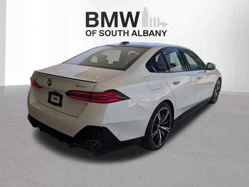 Used 2026 BMW 550e xDrive w/ Premium Package AWD/4WD image 3