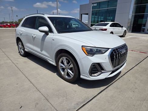 Used 2020 Audi Q3 2.0T Premium w/ Convenience Package image 2