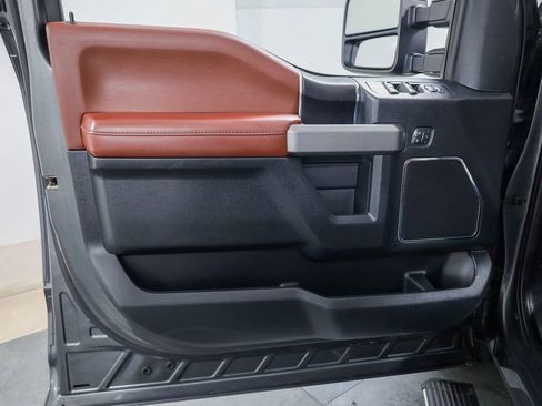 Used 2019 Ford F150 Platinum w/ Equipment Group 701A Luxury image 10