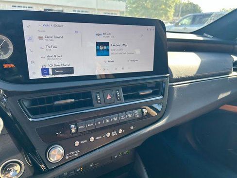 Certified 2025 Lexus ES 300h w/ Premium Package FWD image 10