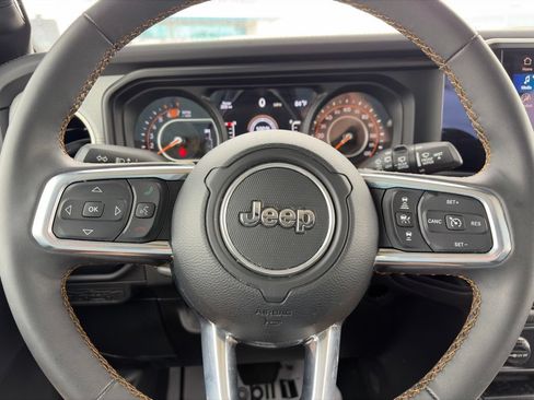 Used 2025 Jeep Wrangler Unlimited Sahara AWD/4WD image 22