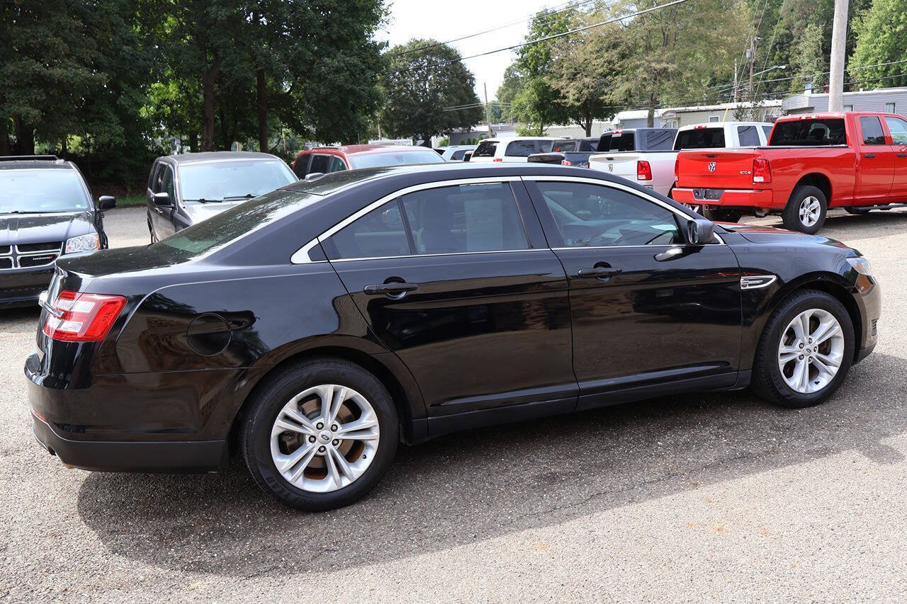 Used 2016 Ford Taurus SE FWD image 10