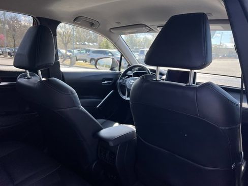 Used 2023 Toyota Corolla Cross XLE image 22
