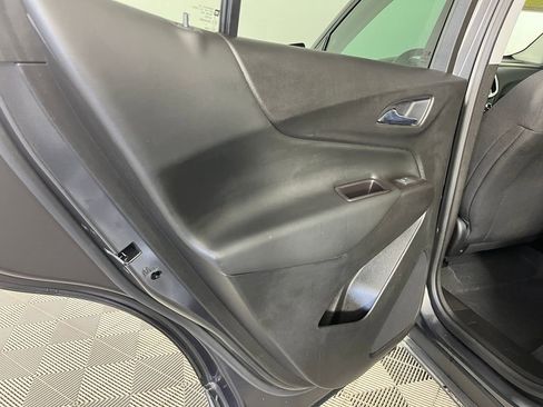 Used 2022 Chevrolet Equinox LT w/ Driver Convenience Package image 12