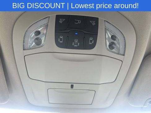 Used 2023 Chrysler Pacifica Touring-L FWD image 32