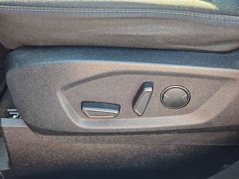 Used 2021 Ford Edge SE image 11